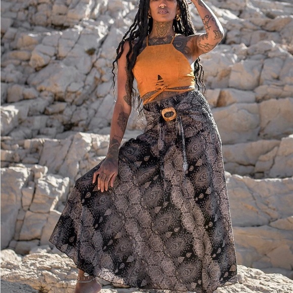 Boho Maxi Skirt with coconut buckle - Picture 2 of 6